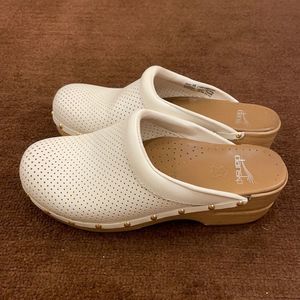 Dansko White Clogs Sz 38